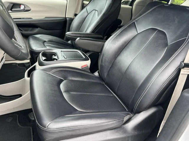 Used 2024 Silver Chrysler Touring L image 31