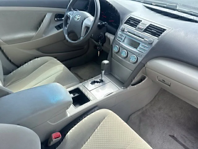 Used 2009 Green Toyota LE image 25