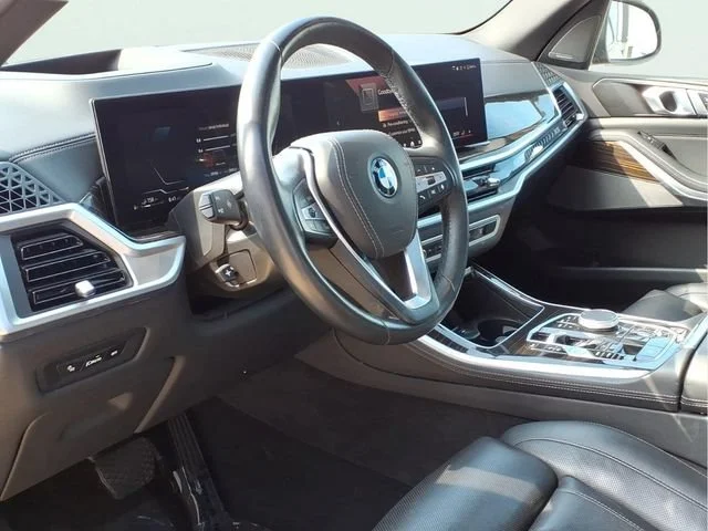 Used 2025  BMW xDrive50e image 8