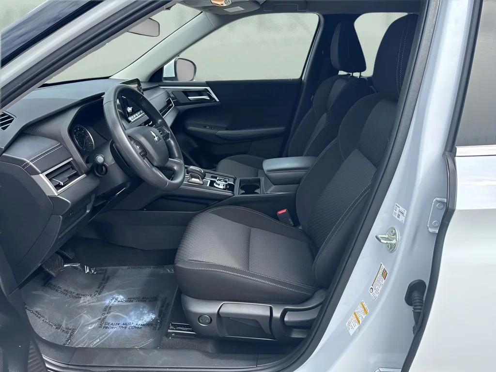 Used 2022 White Mitsubishi ES image 9