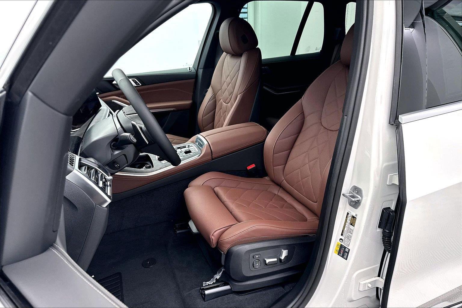 New 2026 Alpine White BMW xDrive50e image 28