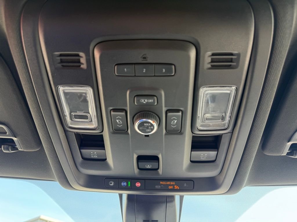 Used 2022 Red Chevrolet High Country image 33
