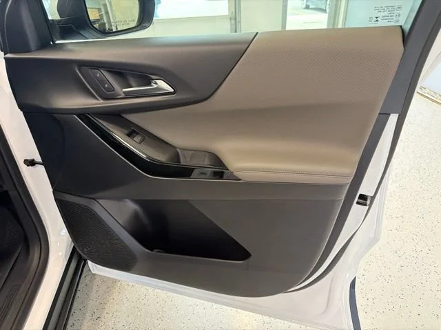 New 2027 Summit White Chevrolet LT image 27