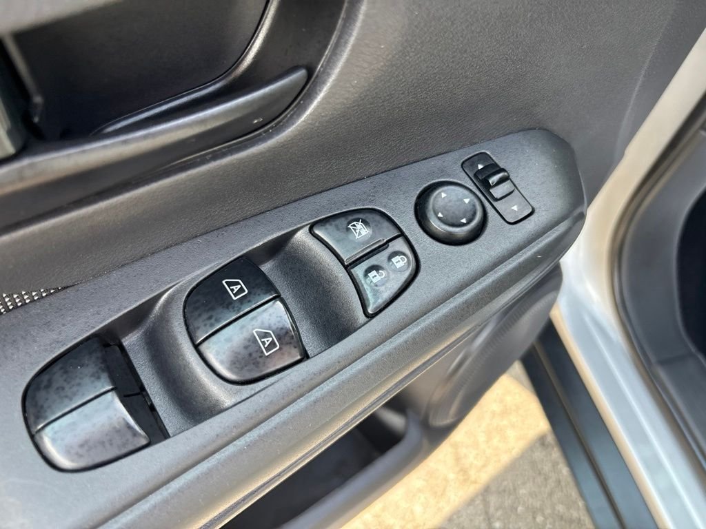 Used 2018 Silver Nissan S image 17