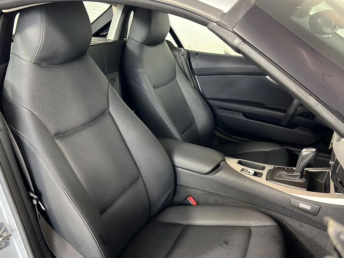 Used 2009 Titanium Silver Metallic BMW sDrive30i image 4