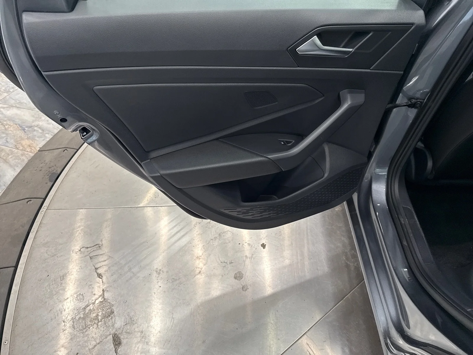 Used 2024 Platinum Gray Metallic Volkswagen SE image 38