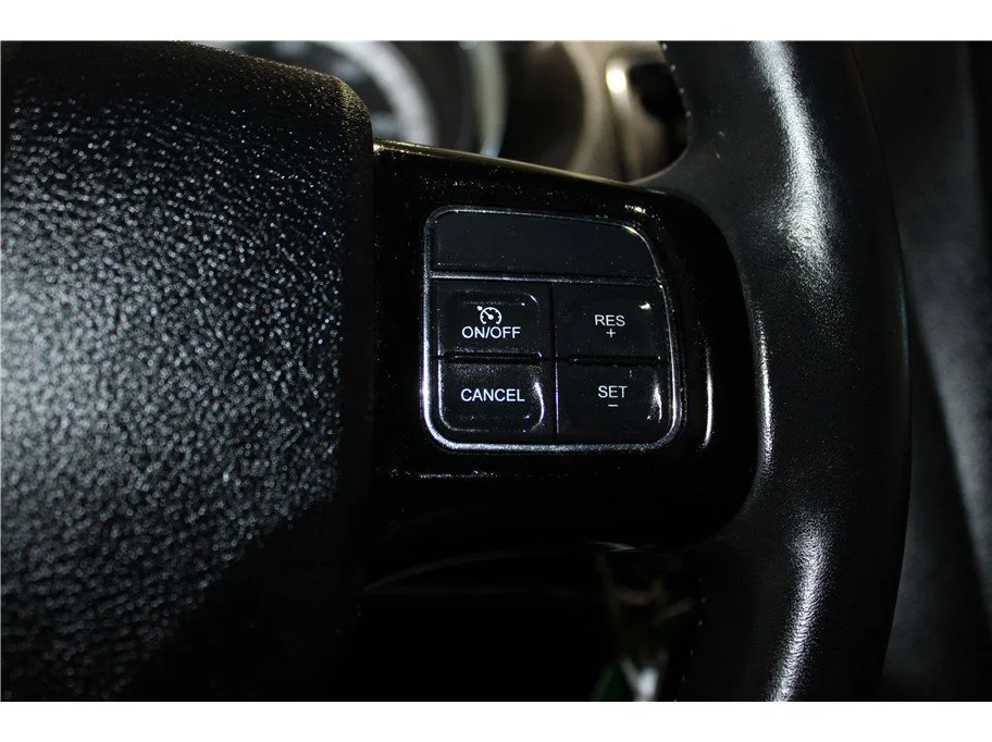 Used 2019 White Knuckle Clearcoat Dodge SXT image 28