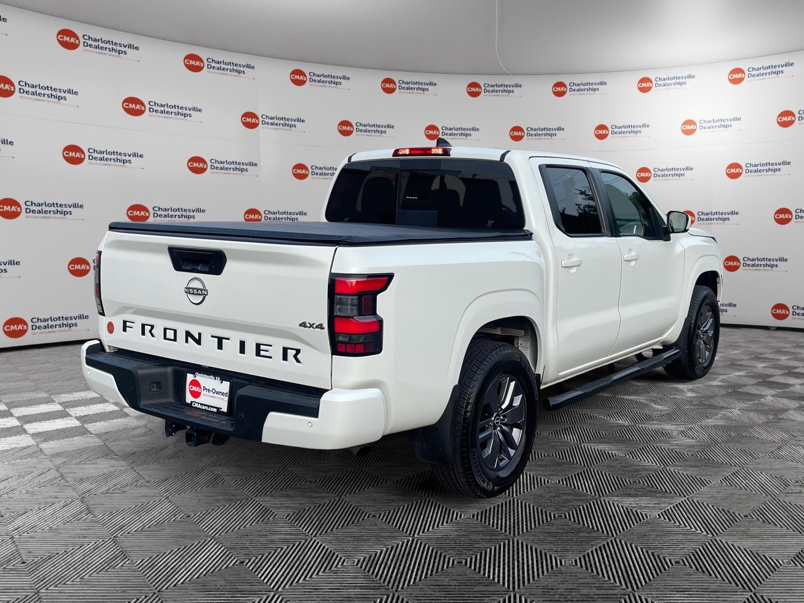 Used 2025 Glacier White Nissan SV image 5