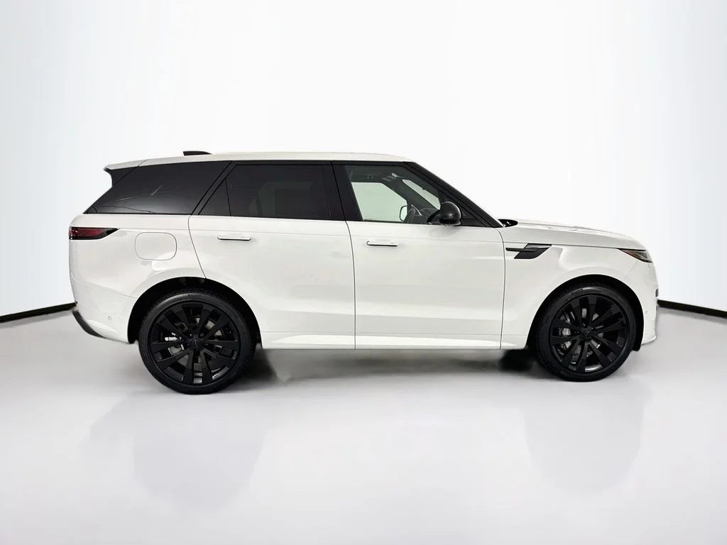 New 2026 Fuji White Land Rover Dynamic SE image 4