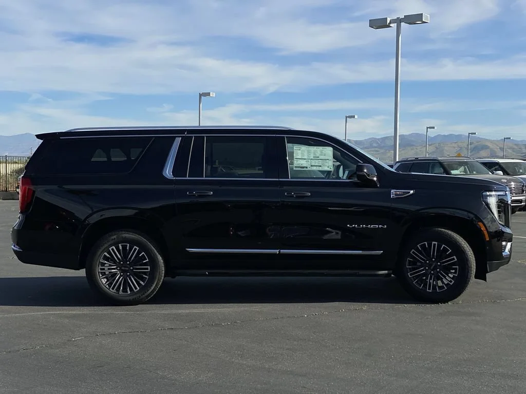 Used 2026 Onyx Black GMC Elevation image 12