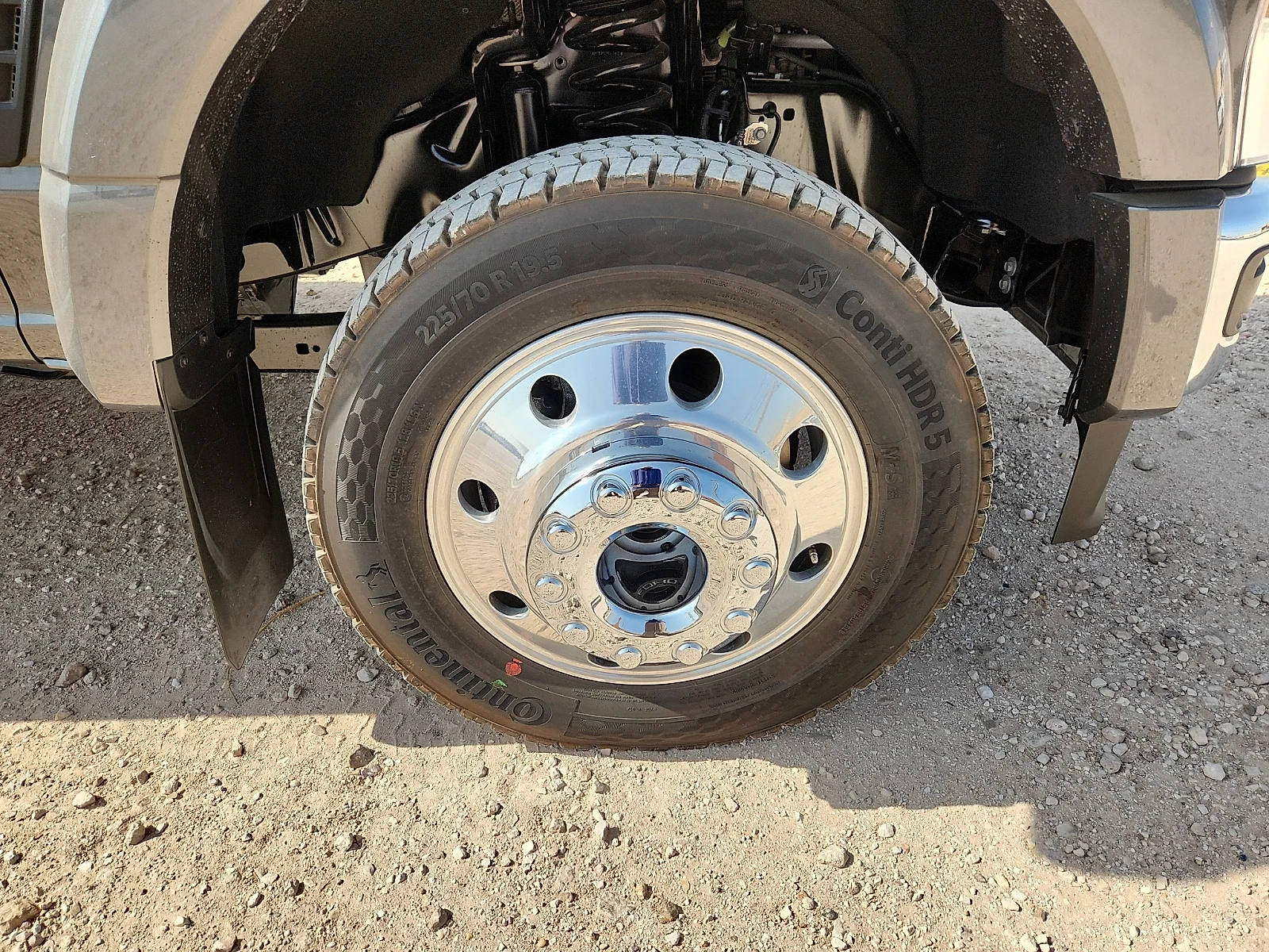 New 2026 Carbonized Gray Metallic Ford XLT image 9
