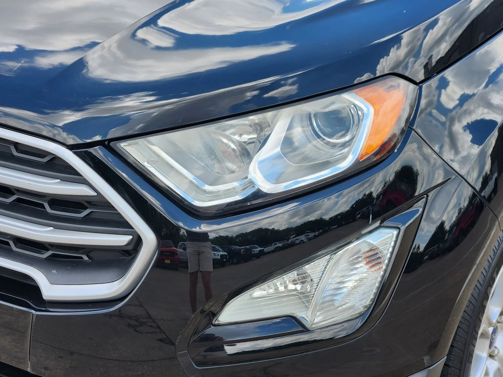 Used 2020 Black Ford SE image 7