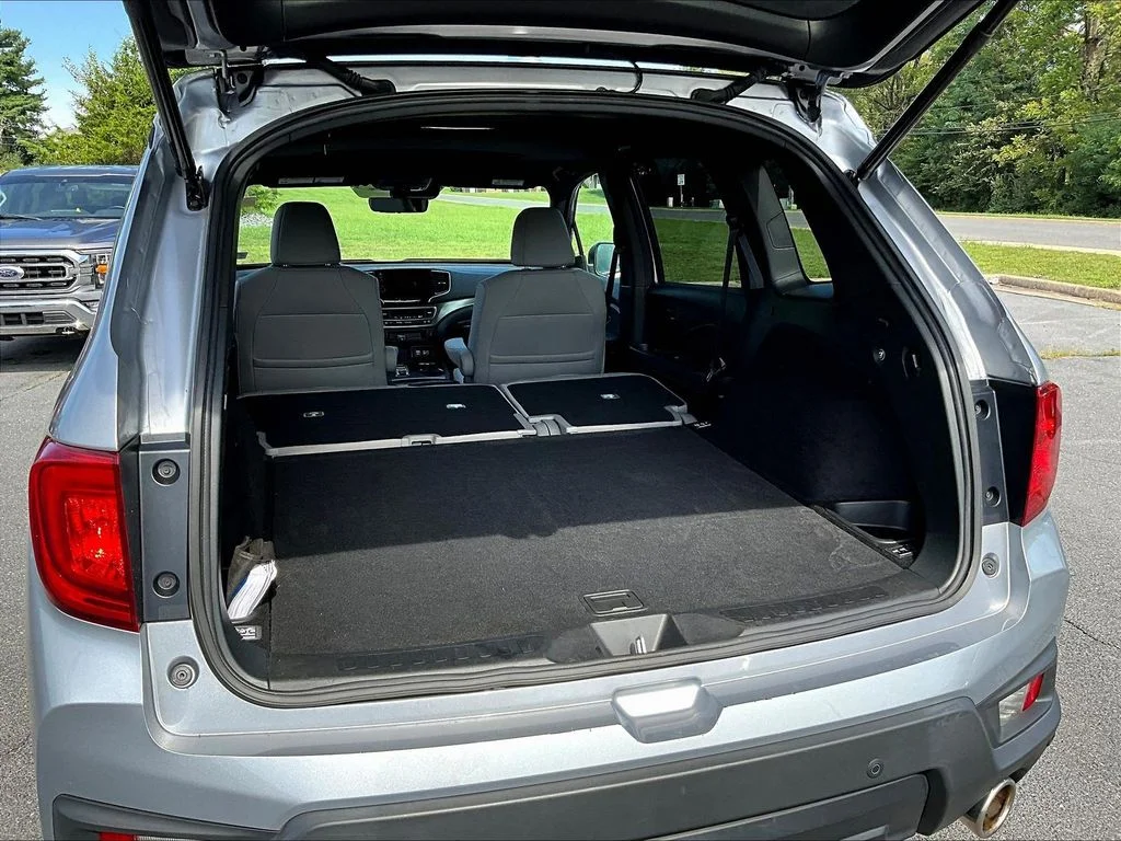 Used 2023 Lunar Silver Metallic Honda EX-L image 8