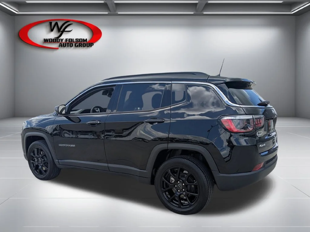 Used 2025 Black Jeep Latitude image 9