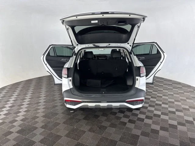 Used 2023 White Kia EX image 18