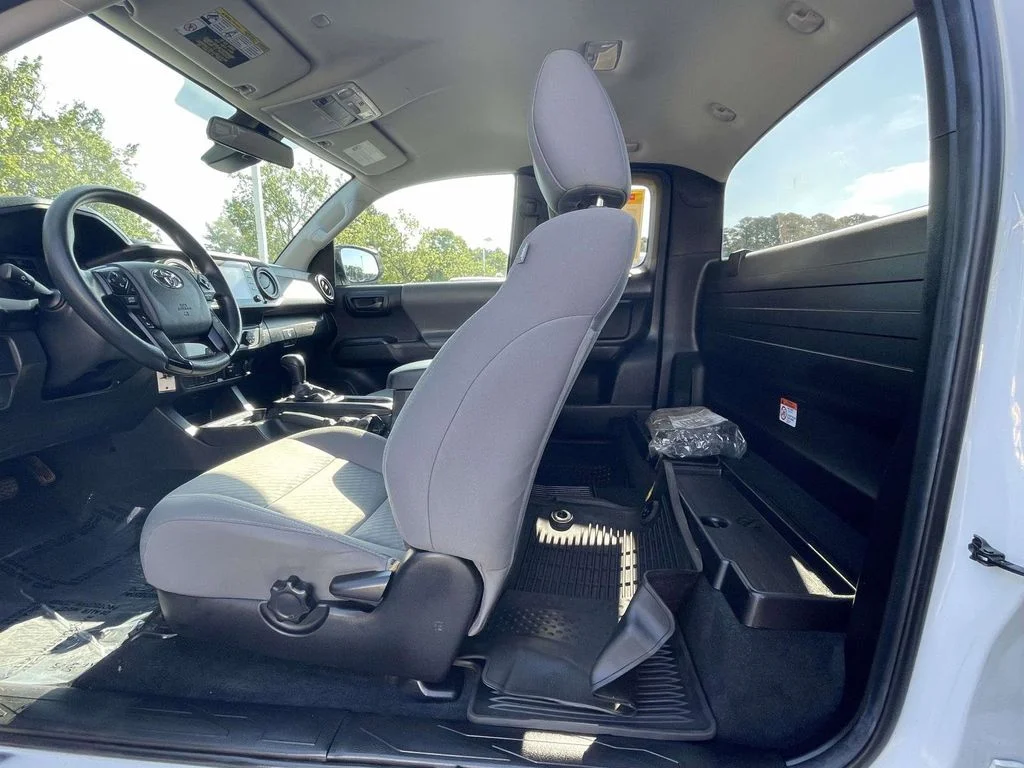 Certified Used 2022 White Toyota SR image 12