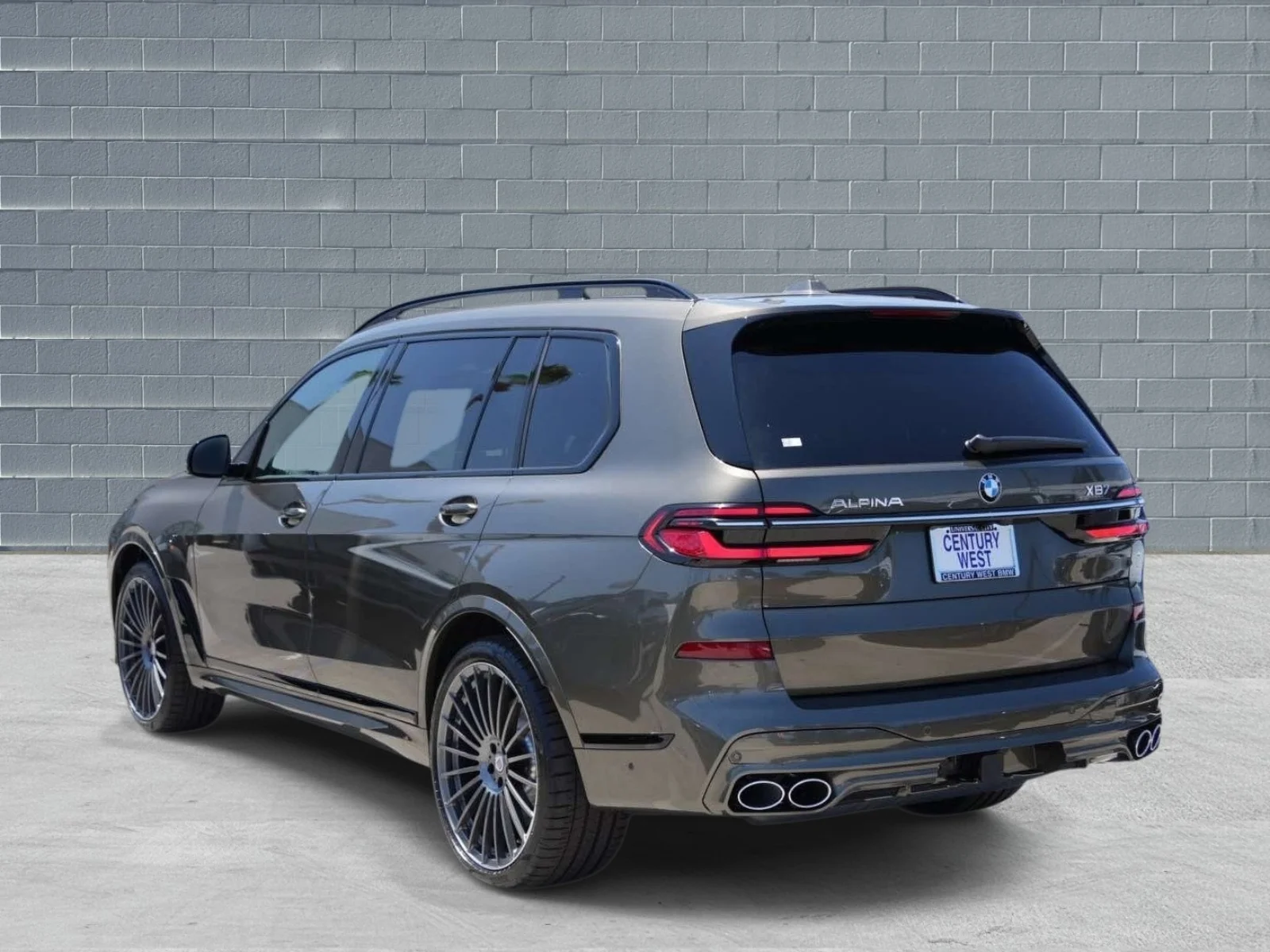 New 2026 ManhattanGreen BMW ALPINA XB7 image 3