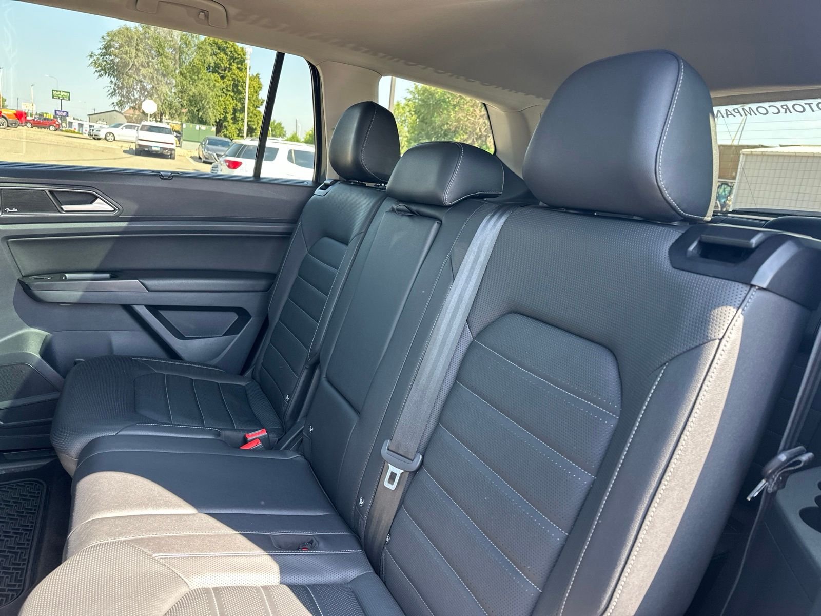 Used 2019 Gray Volkswagen SEL Premium image 27