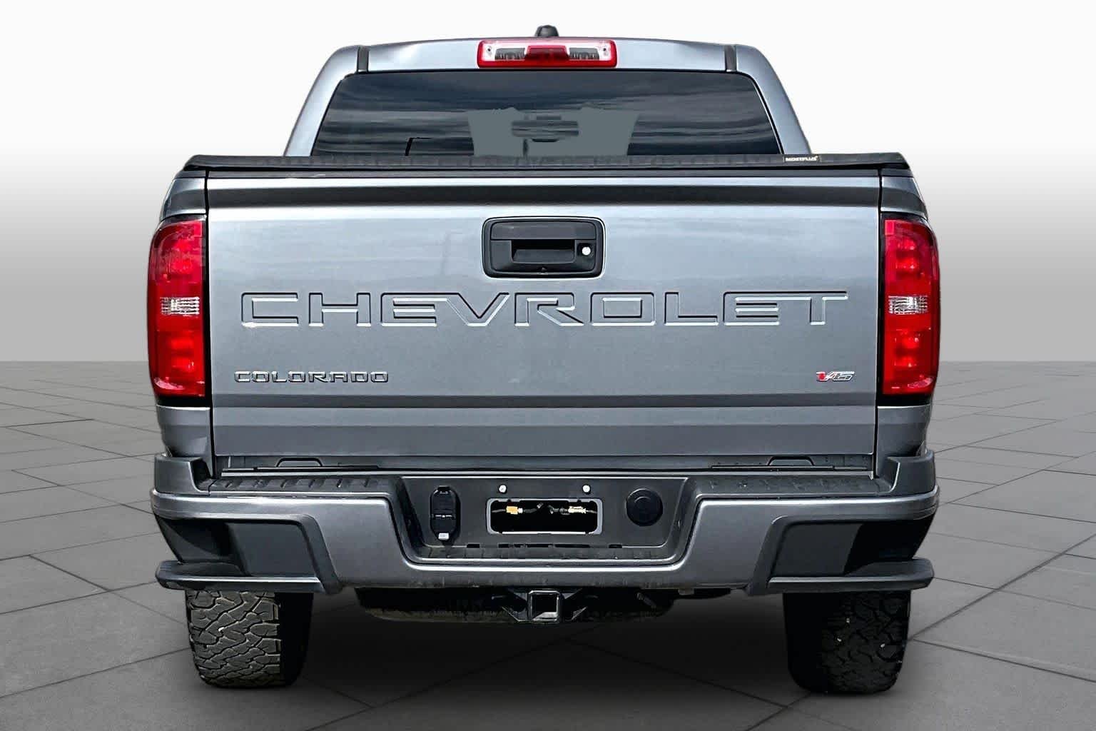 Used 2022 SATIN STEEL GRAY METALLIC Chevrolet 4WD LT image 5