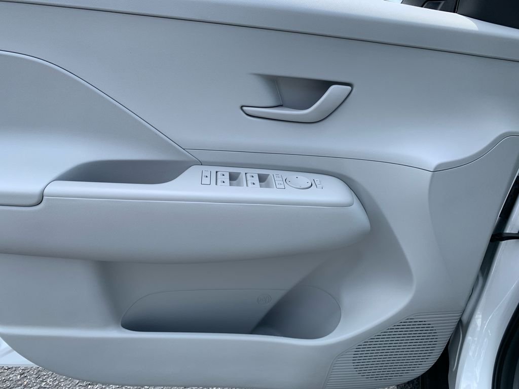 Used 2026 White Hyundai SEL Sport image 11