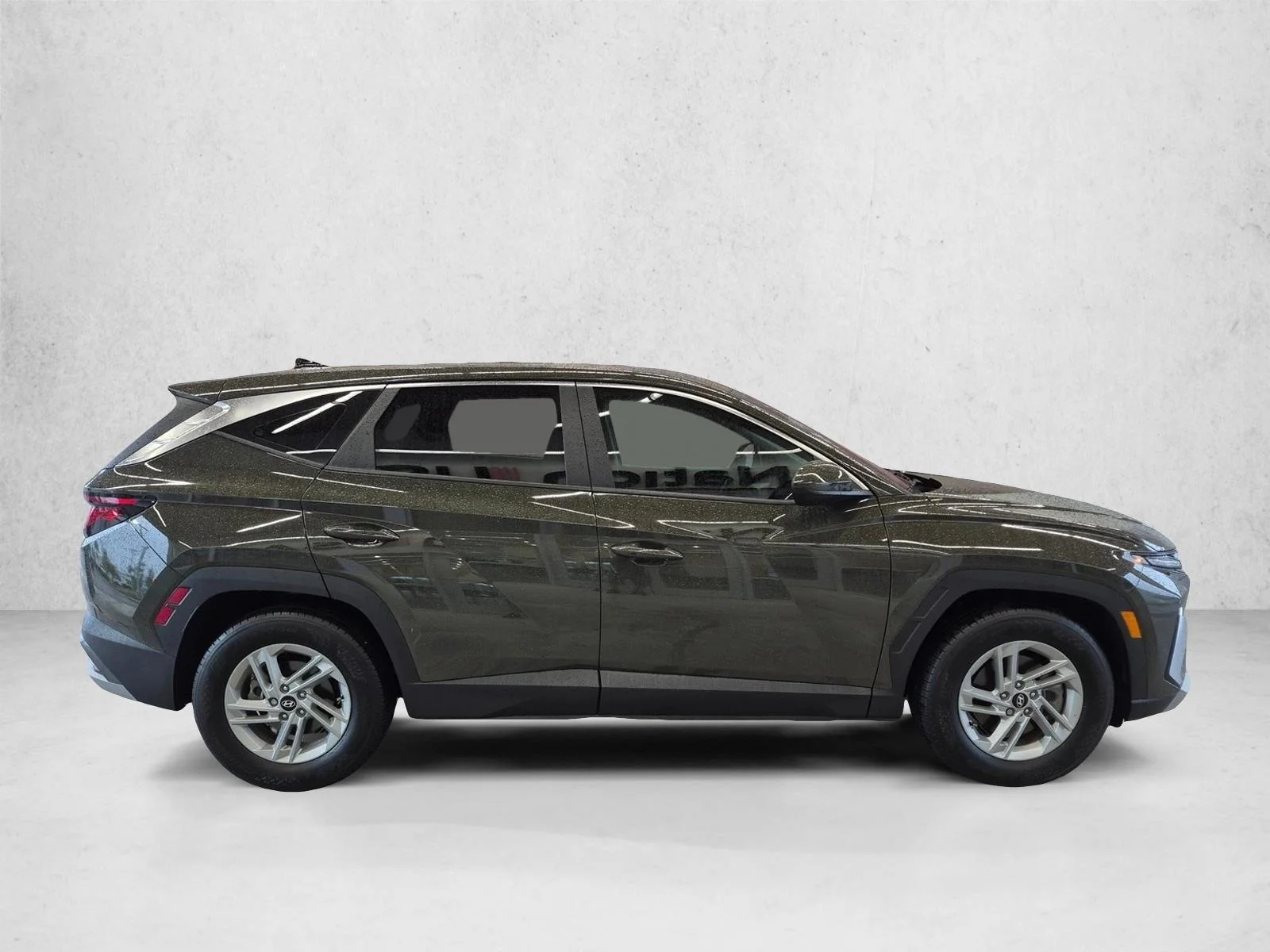 Used 2025 Rockwood Green Hyundai SE image 3