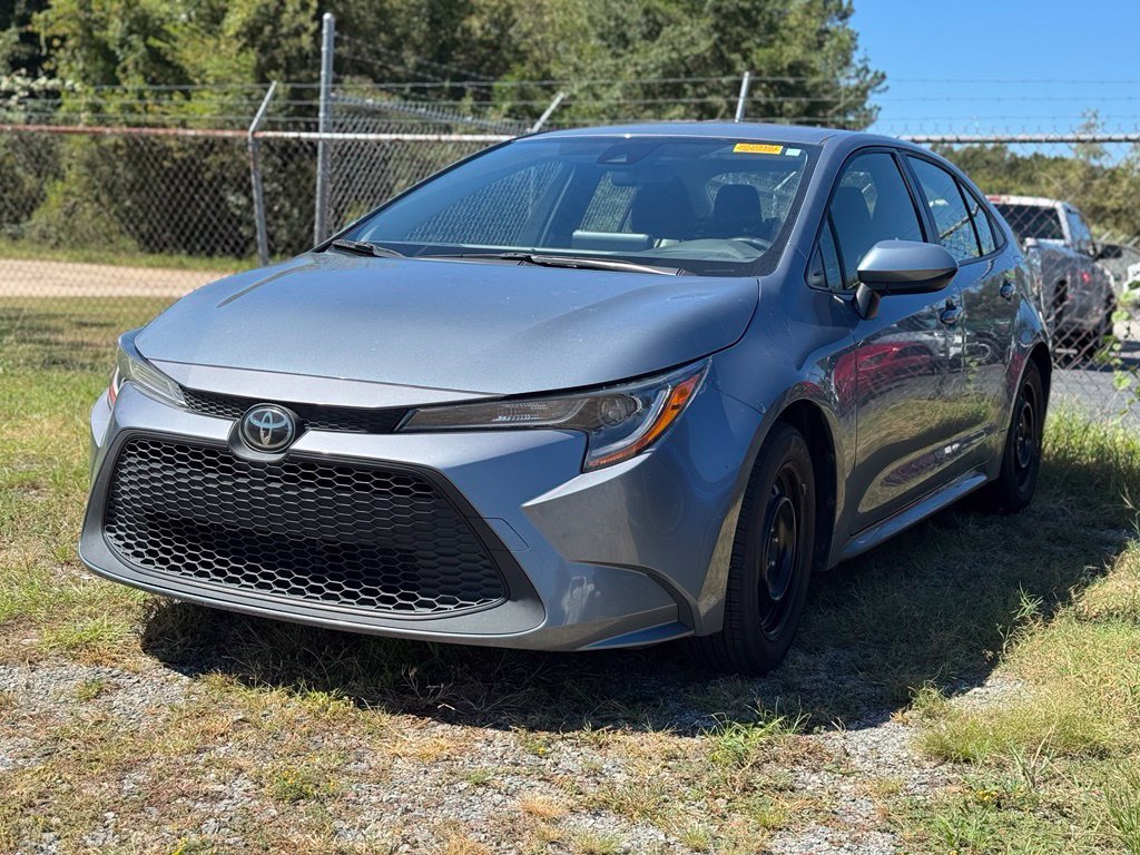 Certified Used 2022  Toyota LE image 4