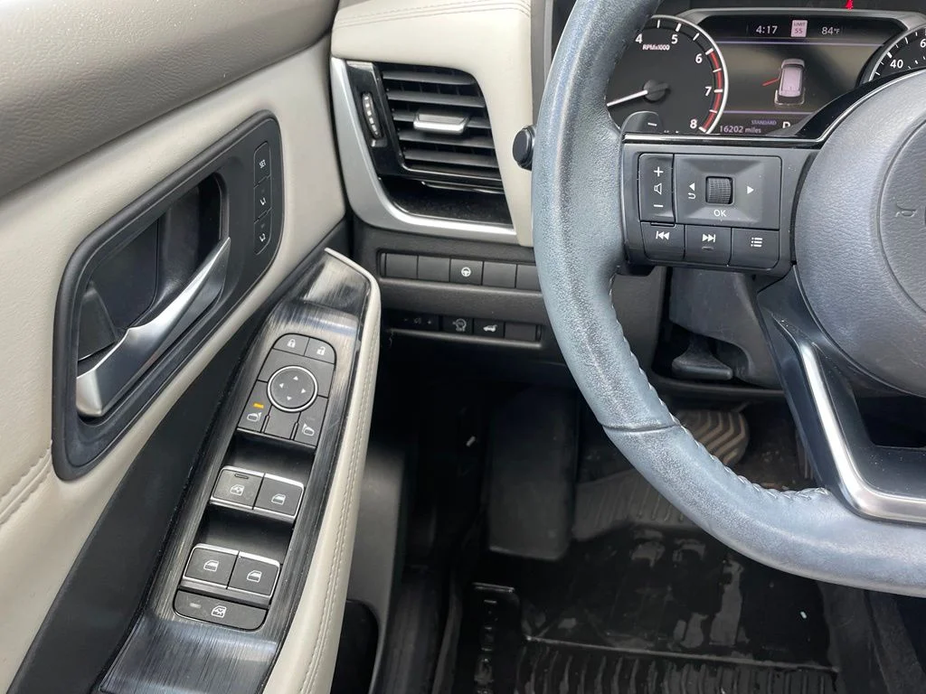 Used 2023 White Nissan SL image 14