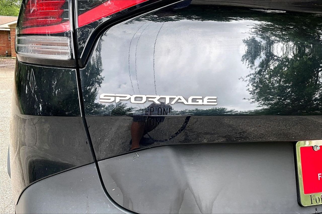 Used 2023 Black Kia X-Line image 27