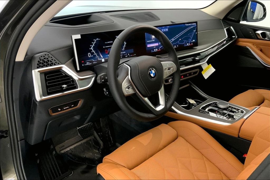 Used 2026 Manhattan Green Metallic BMW  image 4