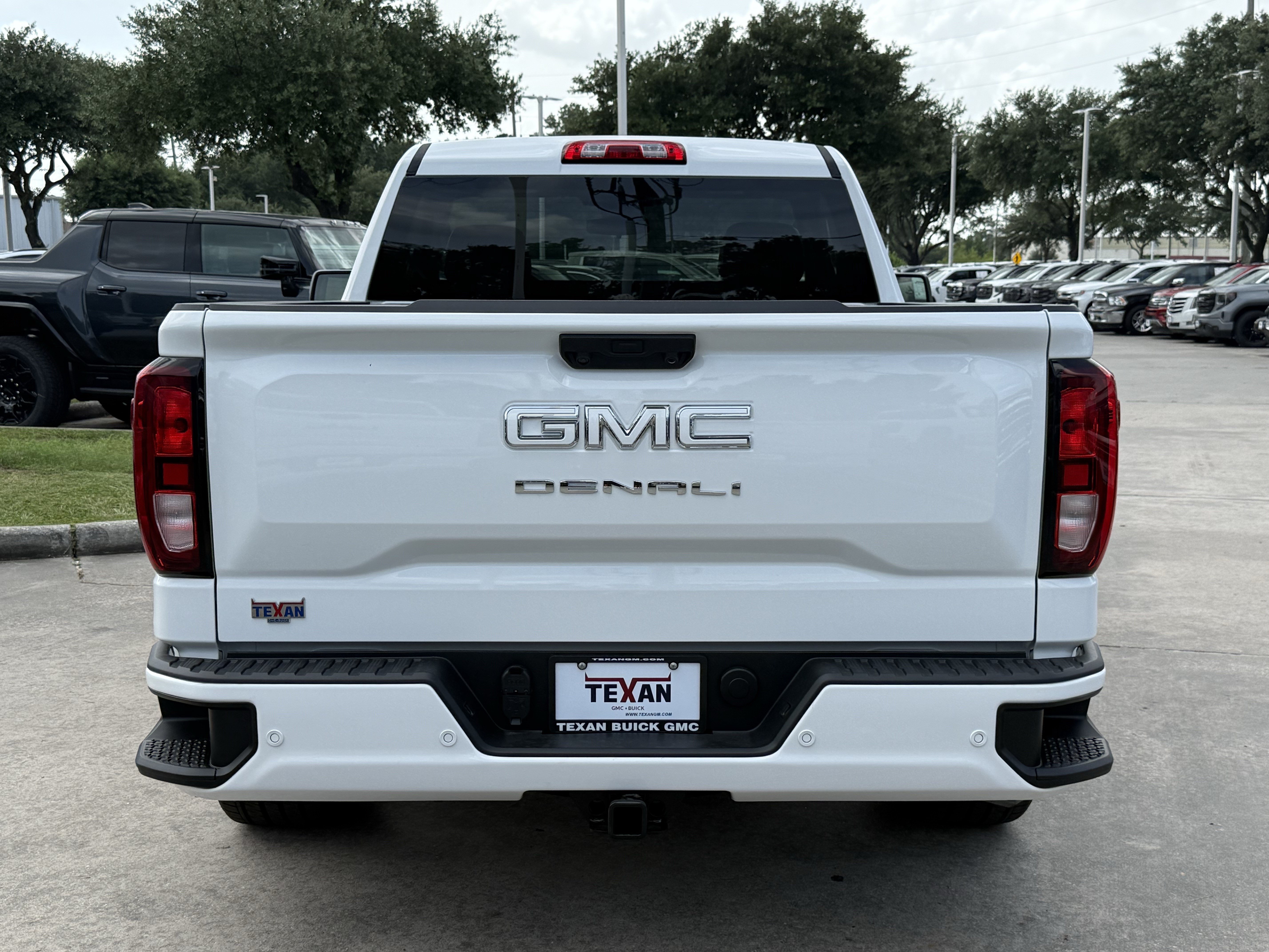 New 2026 Summit White GMC Pro image 5