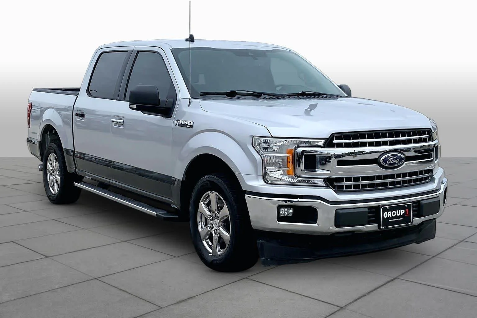 Used 2019 Ingot Silver/Magnetic Ford XLT image 3