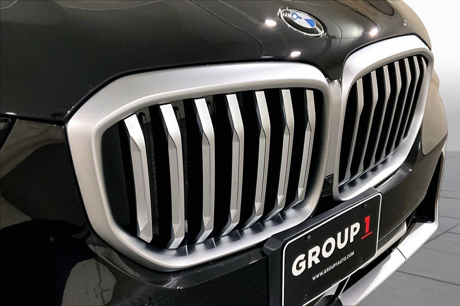 Used 2026 Black Sapphire Metallic BMW xDrive40i image 31