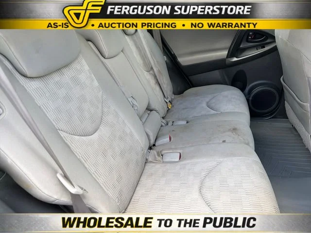 Used 2010 White Toyota Base image 28