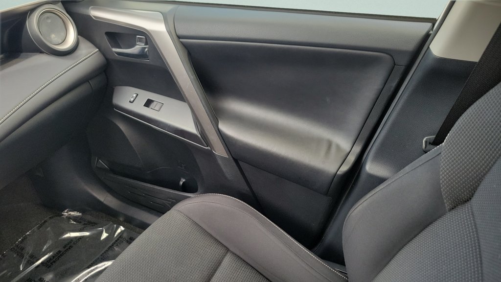 2017 Toyota RAV4 XLE - Photo 13