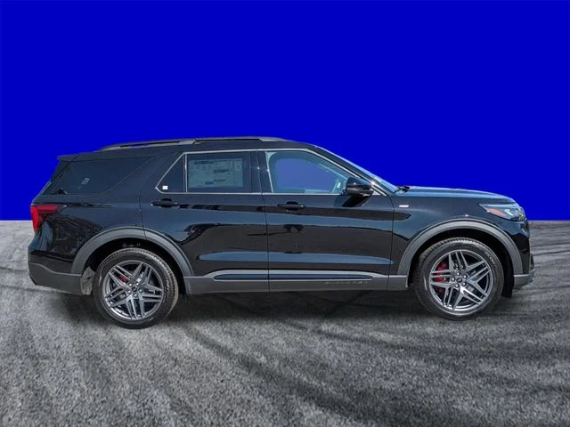 New 2026 Agate Black Metallic Ford ST-Line image 3