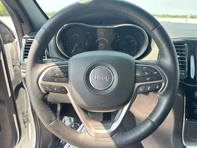 Certified Used 2019 White Jeep Overland image 14