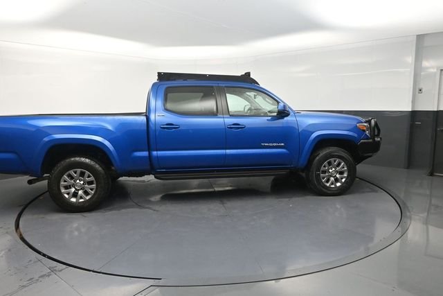 Used 2018 Blue Toyota SR5 image 9