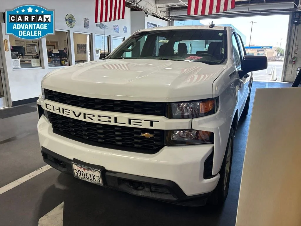 Used 2022 Summit White Chevrolet Custom image 4