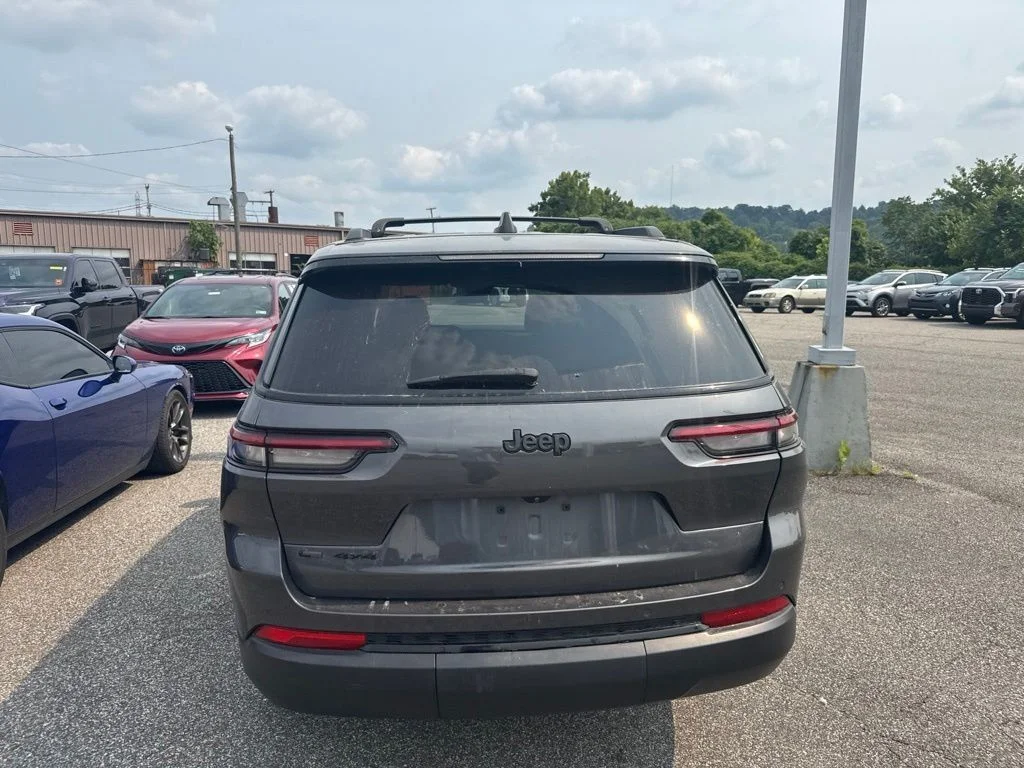 Used 2023 Gray Jeep Altitude image 4