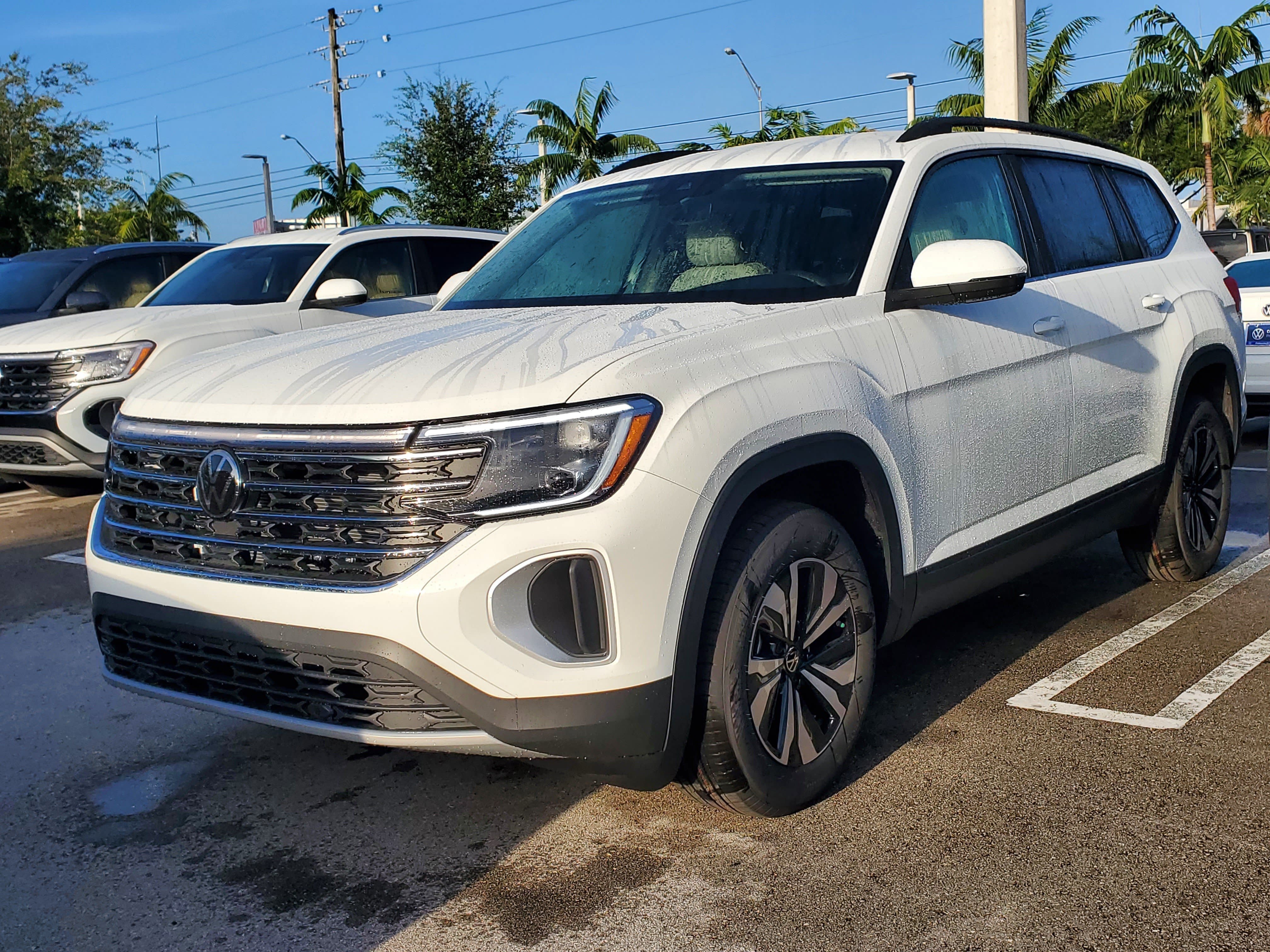 New 2026 White/off-white Volkswagen 2.0T SE image 3