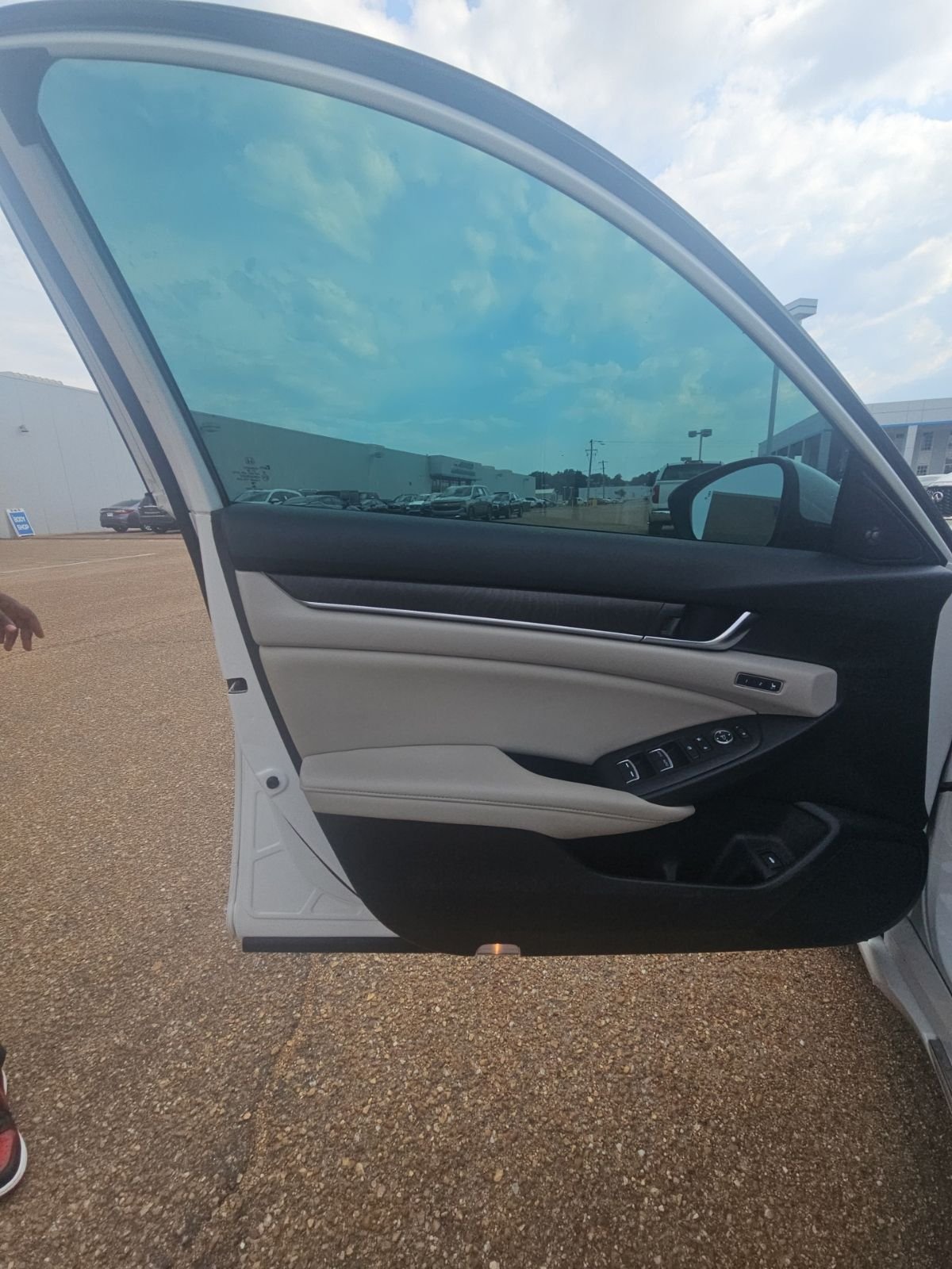 Used 2022 White Honda Touring 2.0T image 3