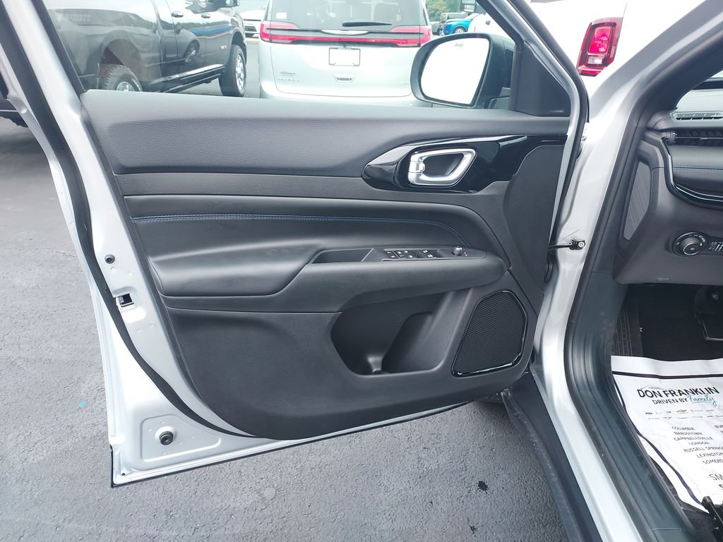 New 2026 Silver Jeep Latitude image 10