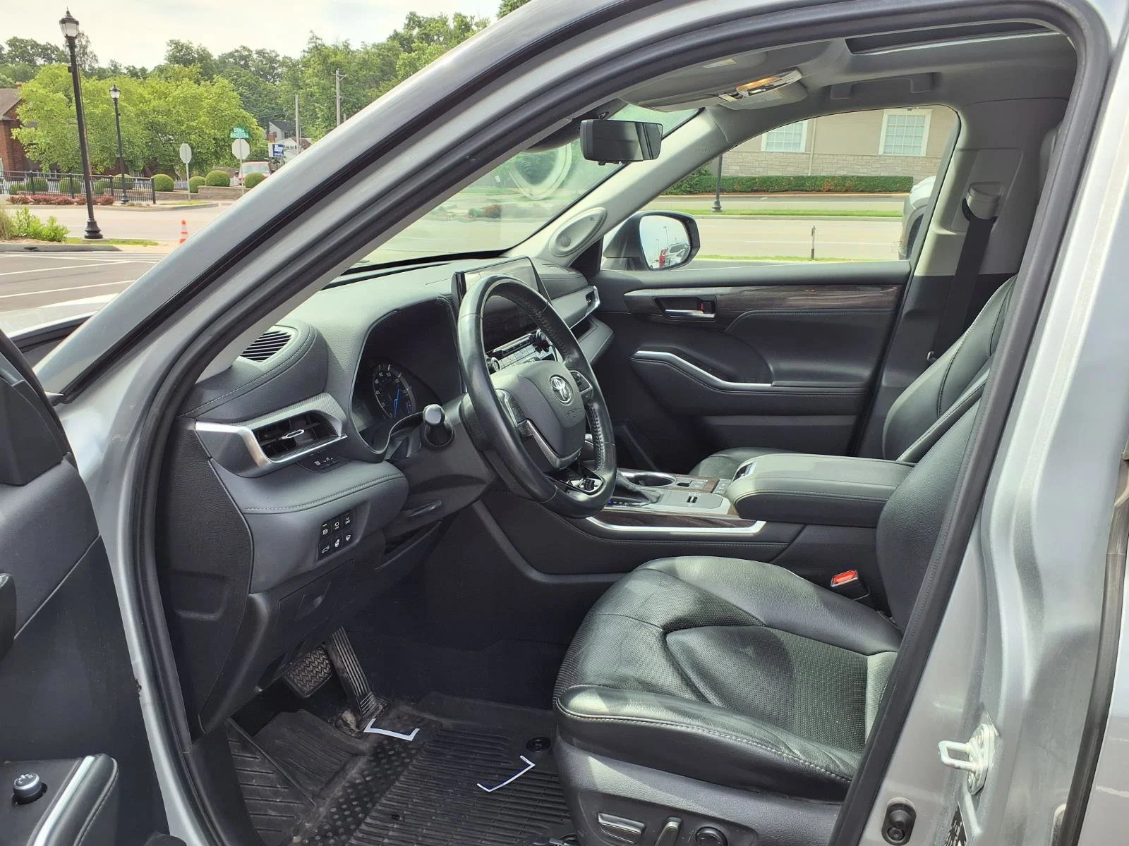 Used 2021 Celestial Silver Metallic Toyota Hybrid Platinum image 21