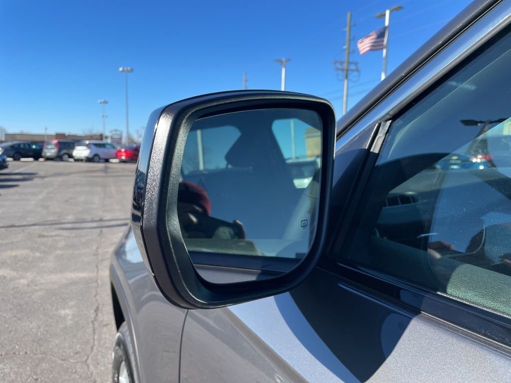 New 2026 Baltic Gray Metallic Clear-Coat Exterior Paint Jeep Laredo X image 13