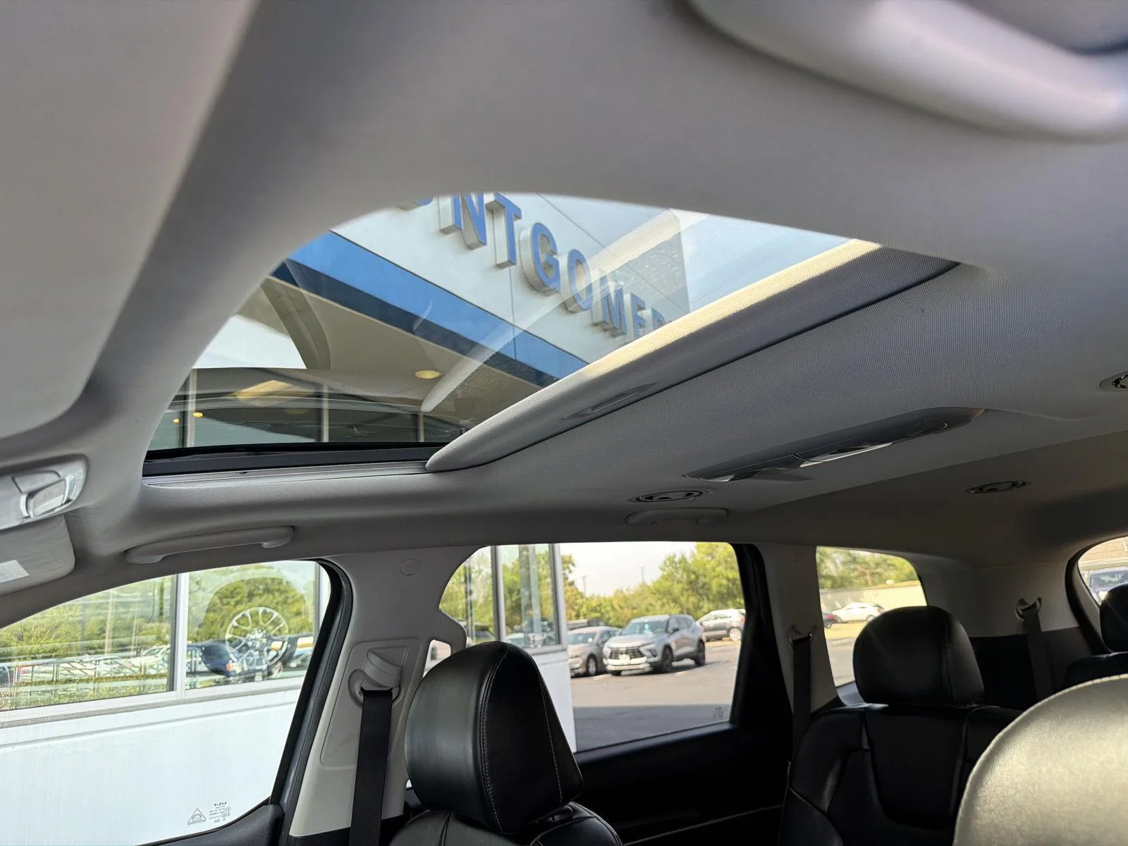 Used 2024 Everlasting Silver Kia S image 25