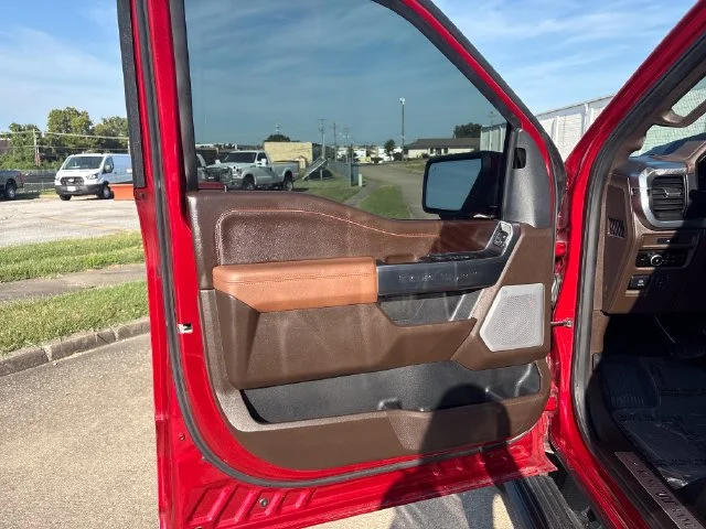 Used 2025  Ford King Ranch image 11