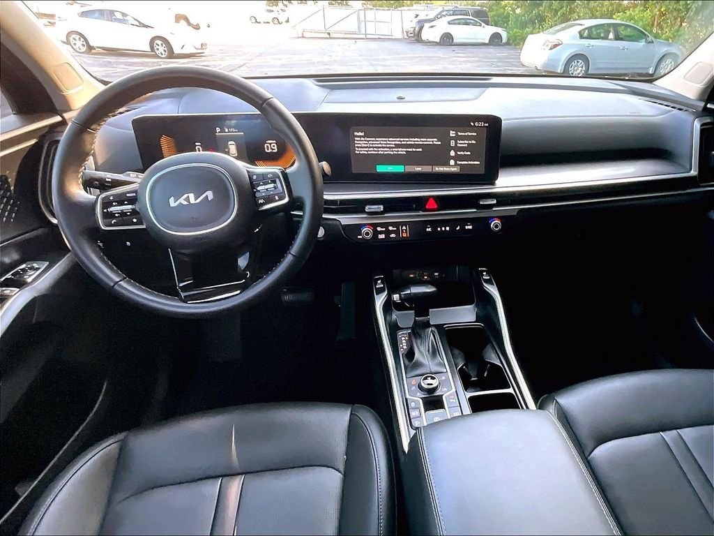 Used 2025 Black Kia S image 21