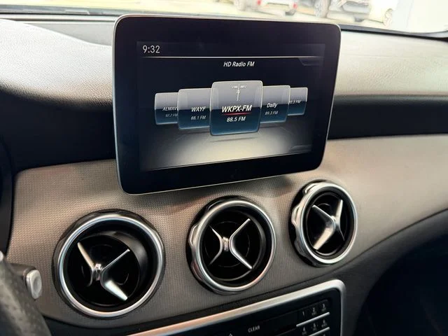 Used 2018 Gray Mercedes-Benz GLA 250 image 20