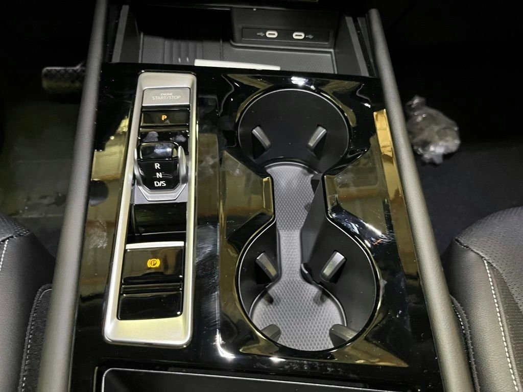 New 2026 Green Volkswagen SE w/Technology image 14