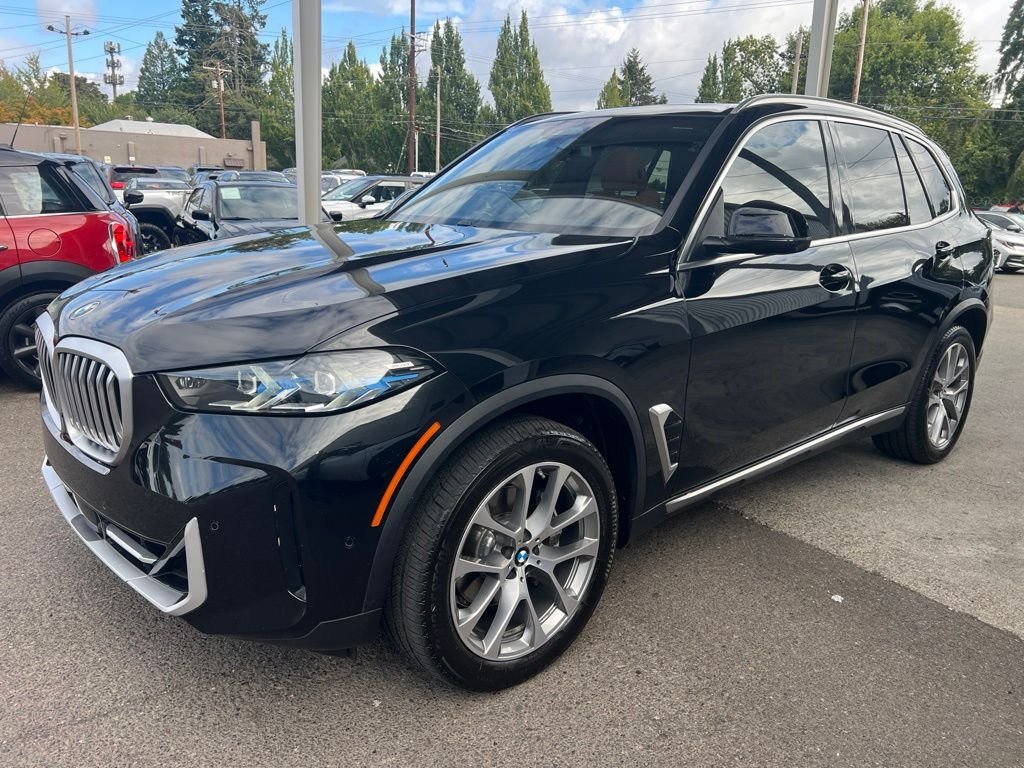 Used 2024 Black Sapphire Metallic BMW xDrive40i image 2